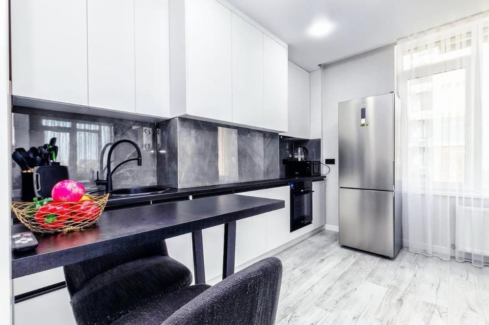 Kitchen or kitchenette, Dining area, oven, stove