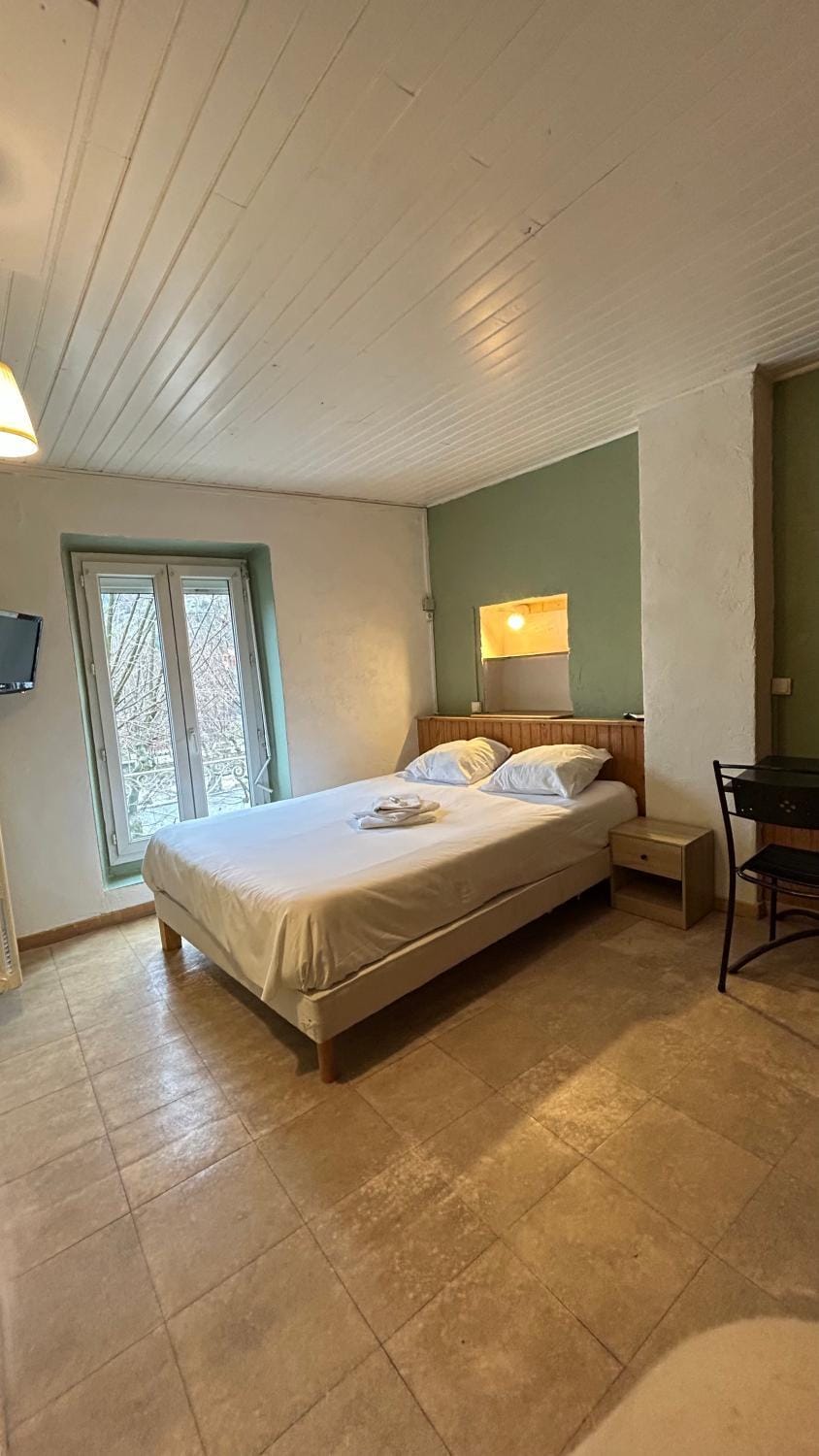 Hotel - Bar - LES PASSIONS Capsule hotel in Buis-les-Baronnies