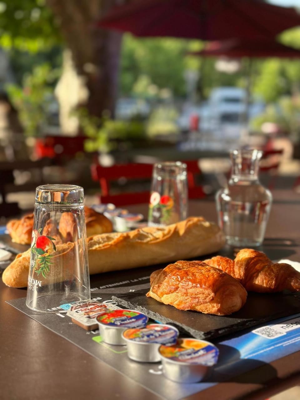 Hotel - Bar - LES PASSIONS Capsule hotel in Buis-les-Baronnies