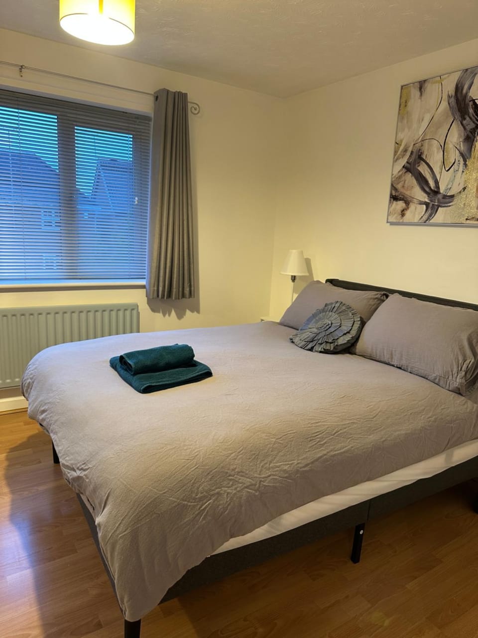 2-Bed Home with Parking, Near Airport, NEC & JLR House in Solihull