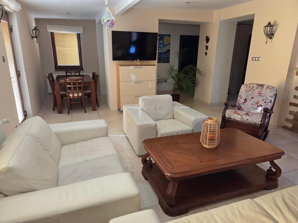 Communal lounge/ TV room, Dining area