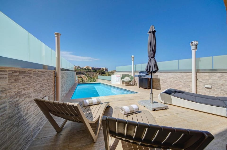 Lux Oakville - Private Pool - BBQ Area - Games Room - Valley Views Apartment in Malta