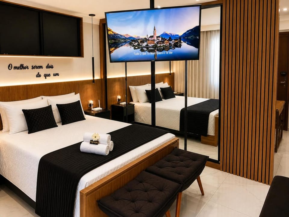 Bed, TV and multimedia, Living room, Photo of the whole room, Seating area, Bedroom