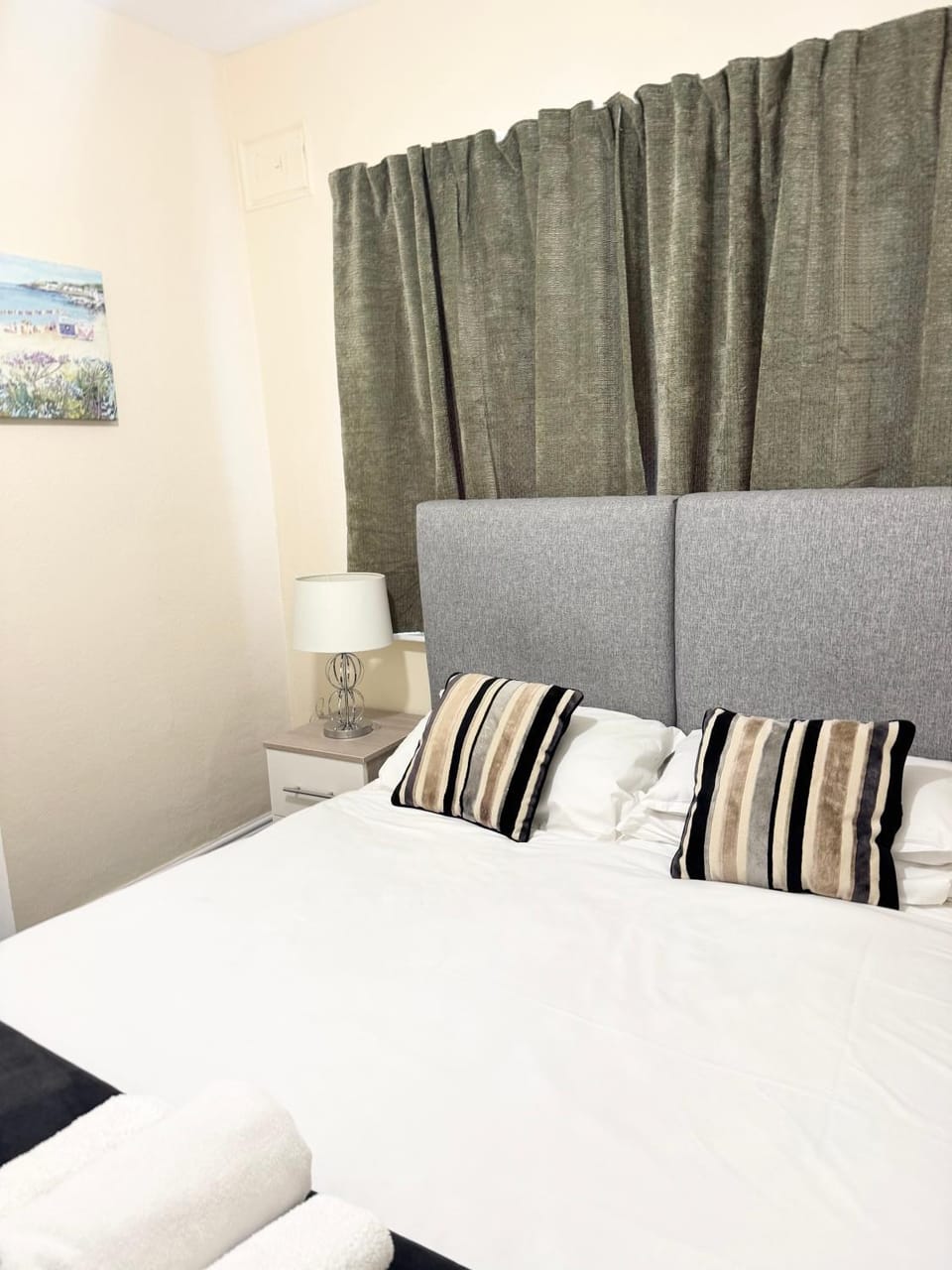 Comfortable 2-BR House in Barking -Free Parking Apartment in Barking