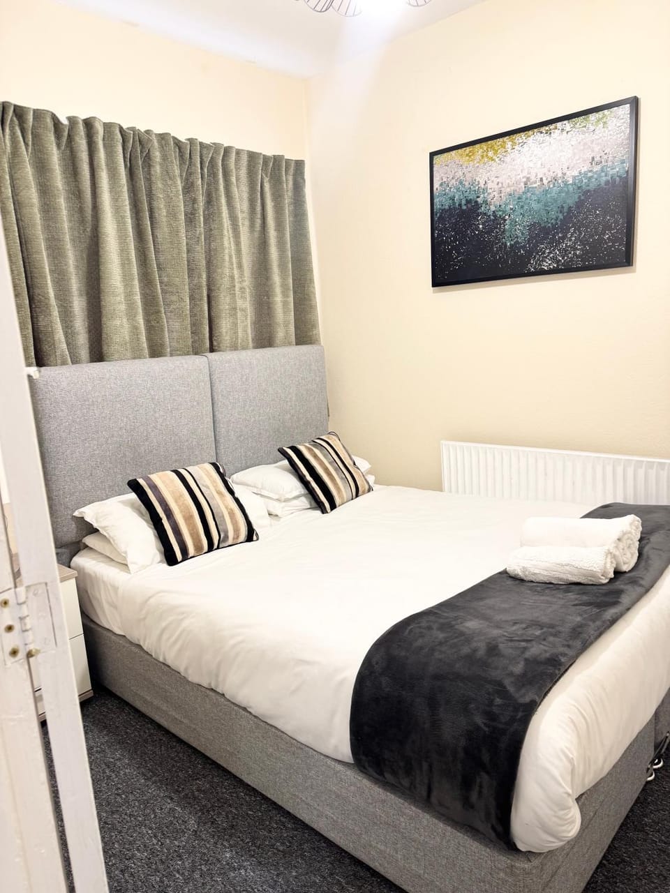 Comfortable 2-BR House in Barking -Free Parking Apartment in Barking