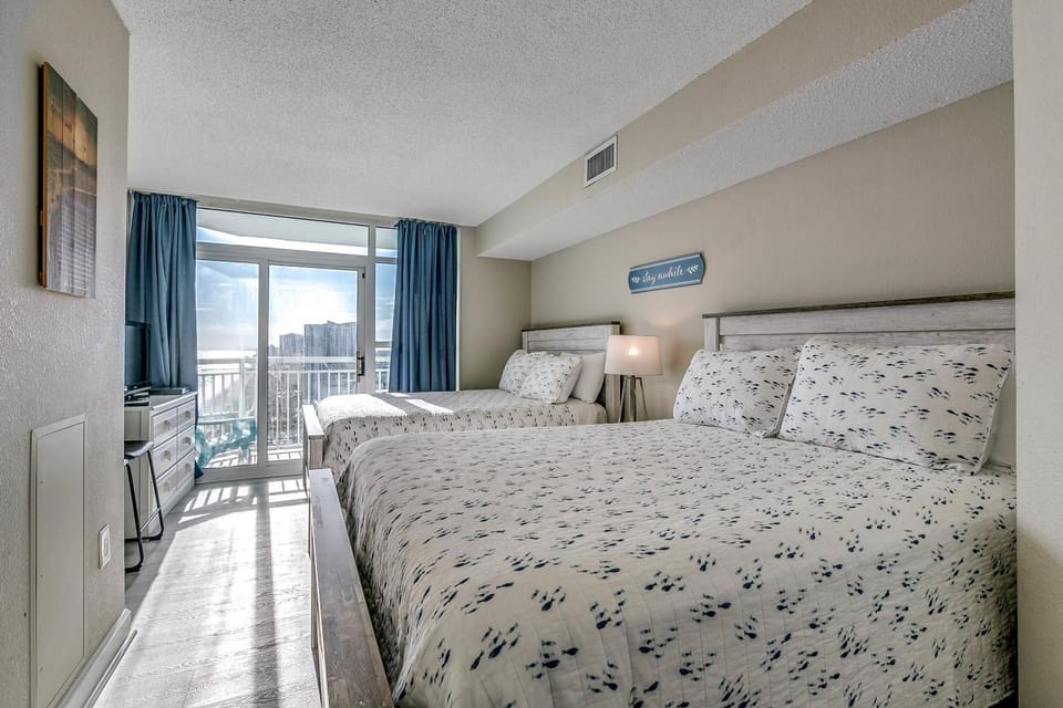 Bed, TV and multimedia, Balcony/Terrace, Photo of the whole room, Bedroom