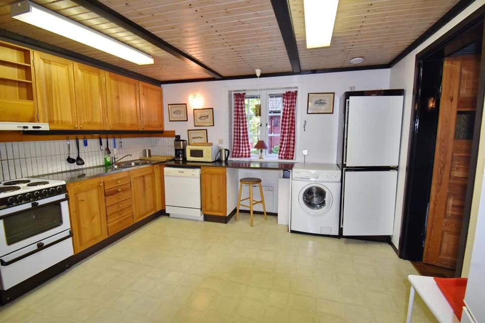 Kitchen or kitchenette, washing machine