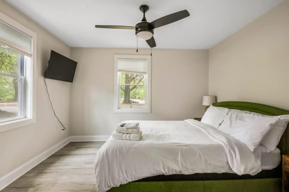 Pet Friendly Family Home Steps to Raleigh Greenway House in Raleigh