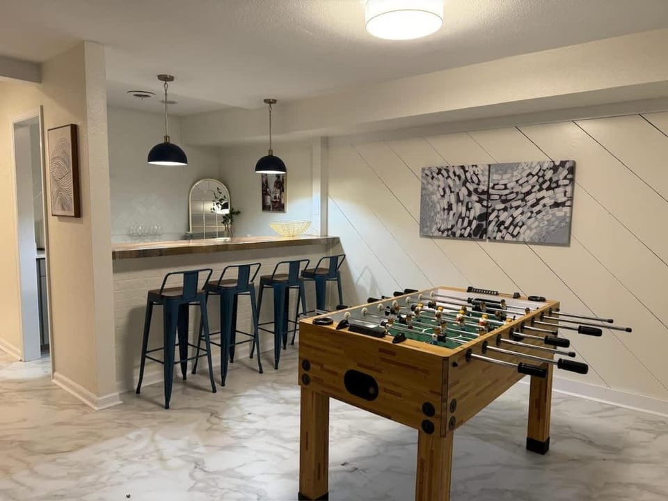 North Hills Chalet with Game Room House in Raleigh