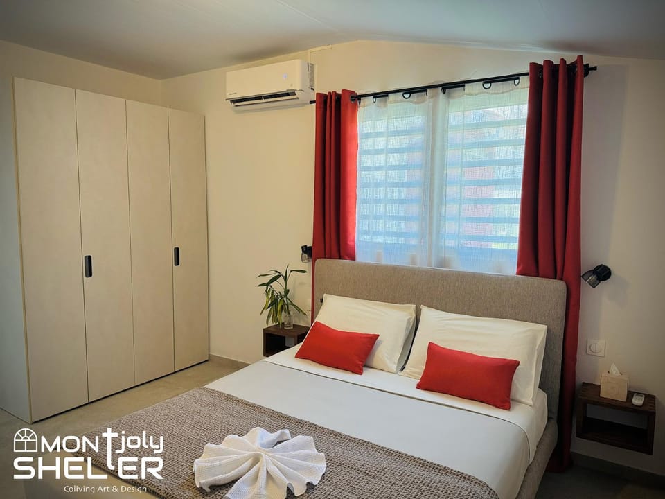 Photo of the whole room, wardrobe