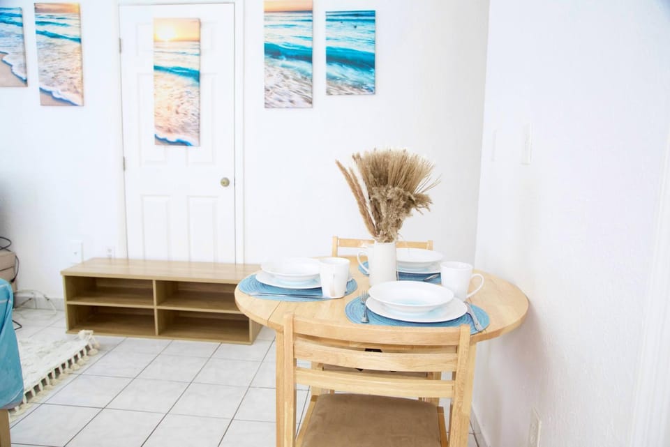 Cozy3 Miami Beach Getaway Quick Walk to the Ocean Apartment in Miami Beach