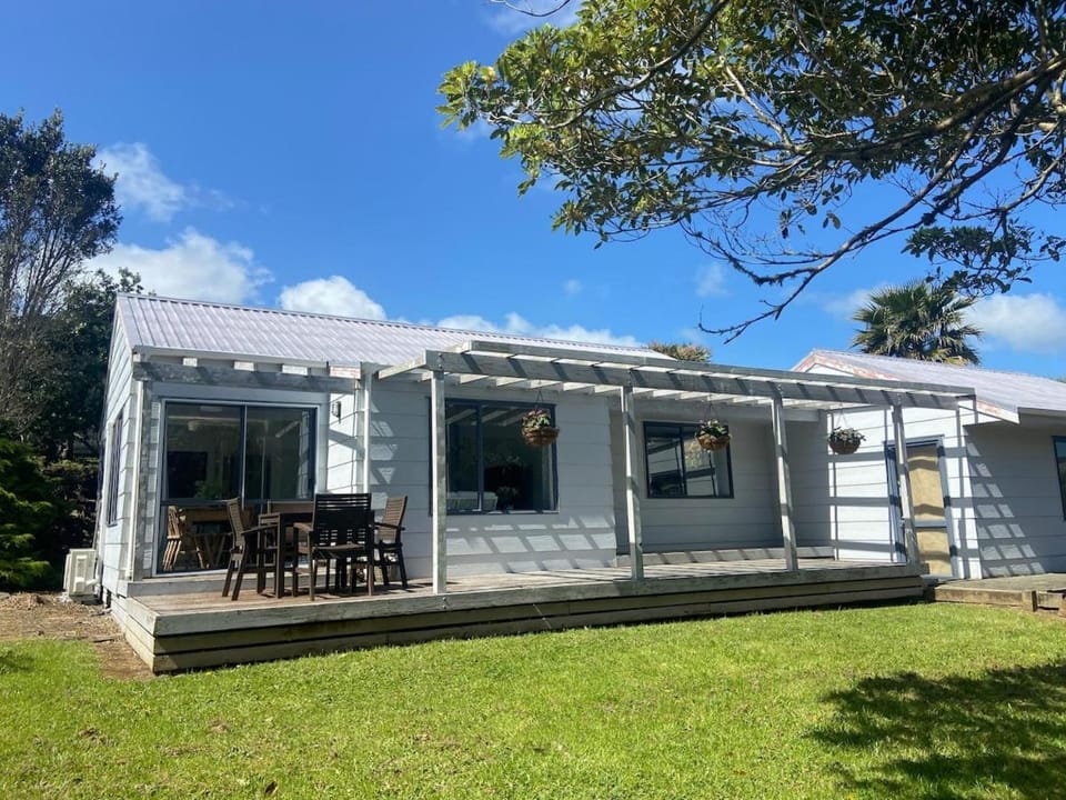 Little bit country by the beach House in Raglan