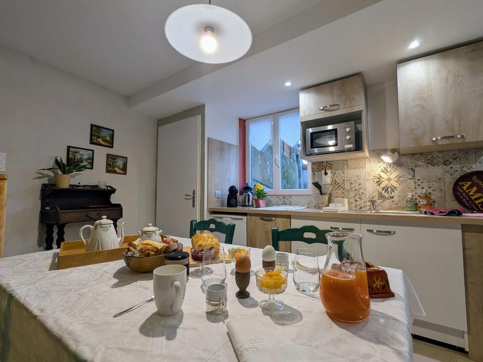 Maison d'hôtes avec piscine et spa près du Puy-en-Velay - FR-1-582-542 Bed and Breakfast in Auvergne-Rhône-Alpes