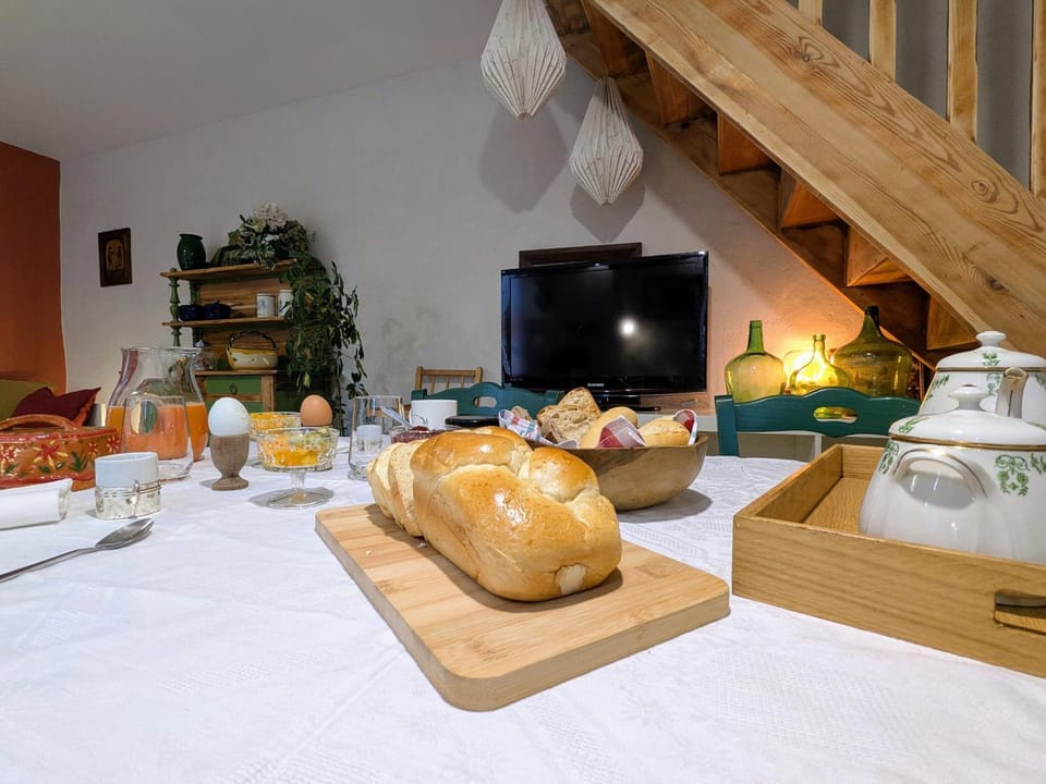 Maison d'hôtes avec piscine et spa près du Puy-en-Velay - FR-1-582-542 Bed and Breakfast in Auvergne-Rhône-Alpes