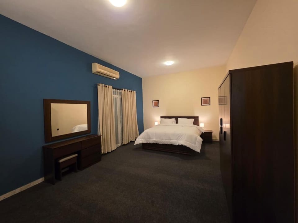 Bed, Bedroom, wardrobe, air conditioner