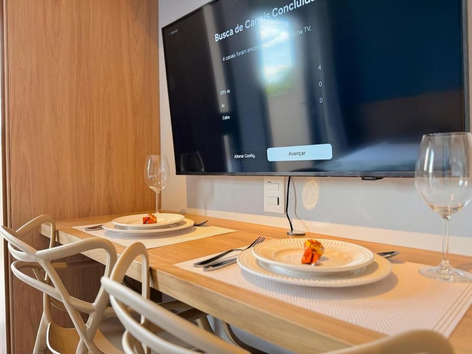 TV and multimedia, Food and drinks, Dining area, Food