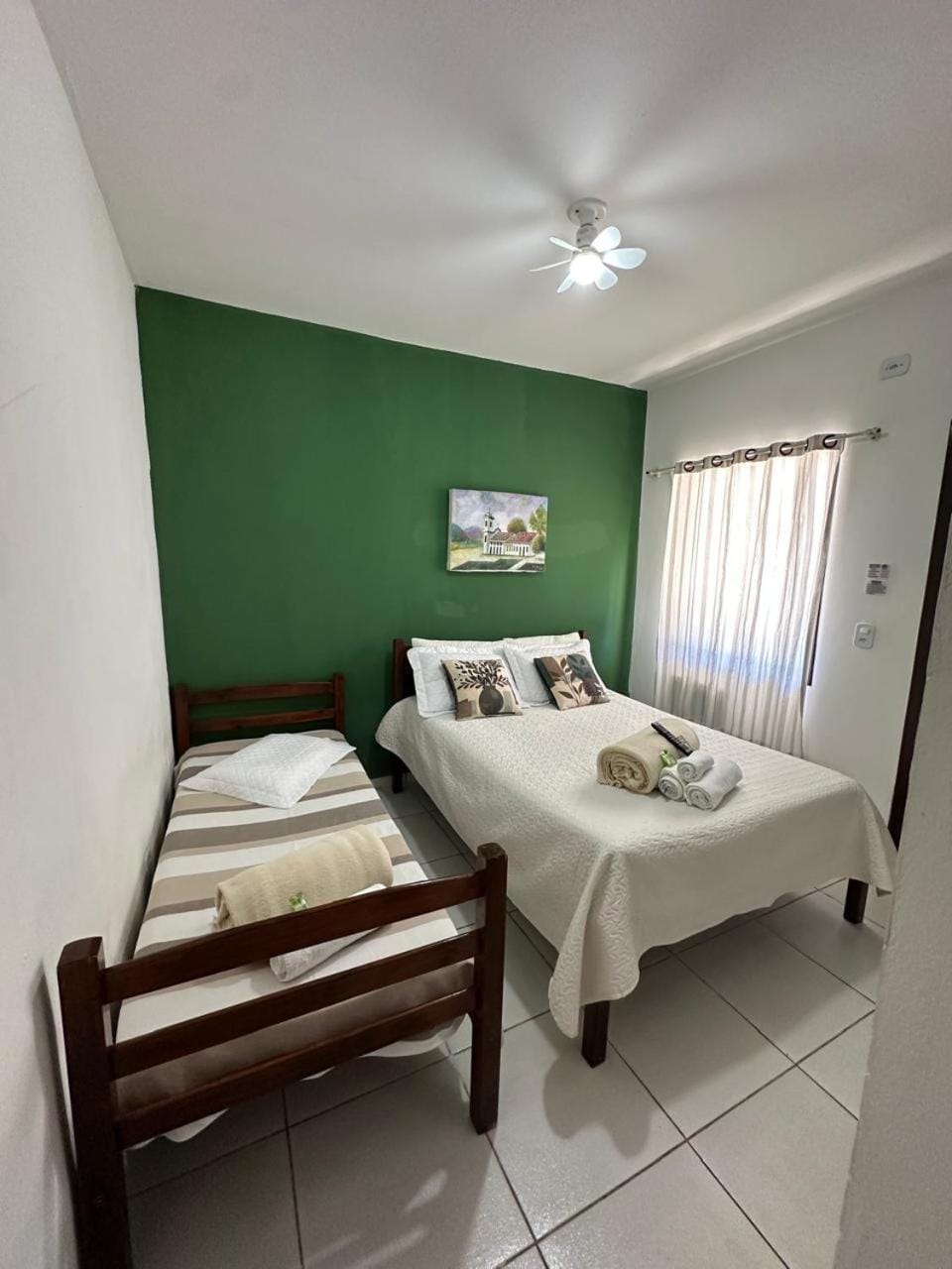 Bed, Photo of the whole room, Bedroom, fireplace, towels