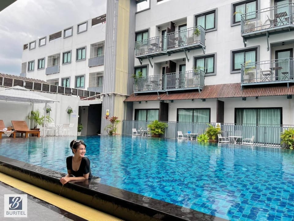 Swimming pool, Swimming pool