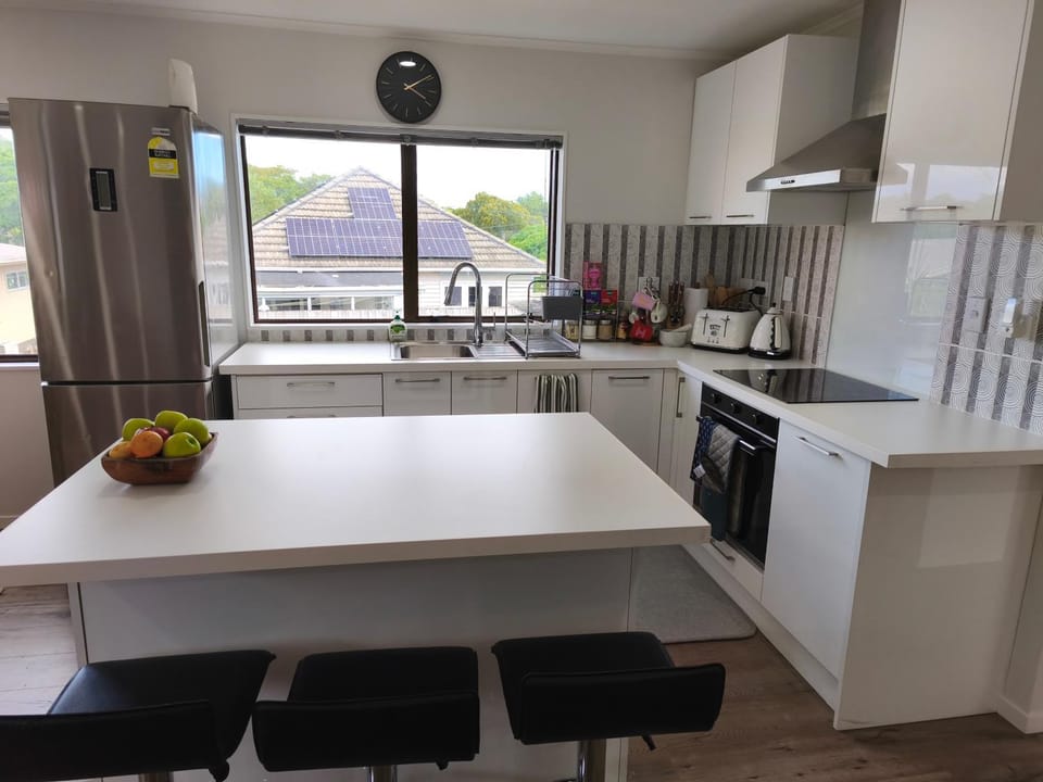 Jade of Owairaka! 3 minutes walk to the park House in Auckland