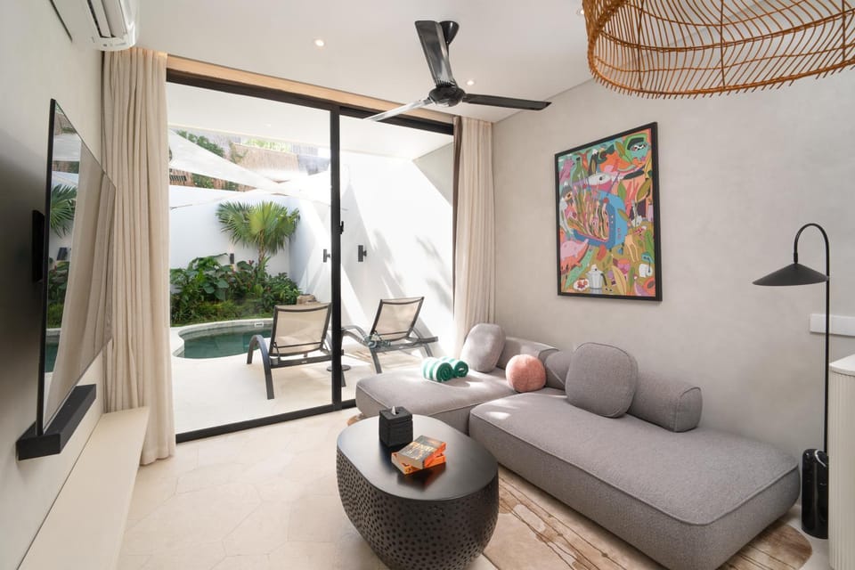 Living room, Pool view