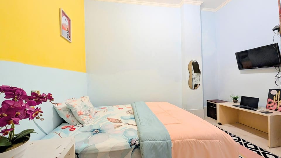 Homey Guesthouse near Tunjungan Plaza Syariah Bed and Breakfast in Surabaya