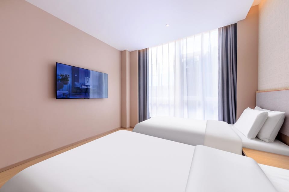 Bed, TV and multimedia, Bedroom