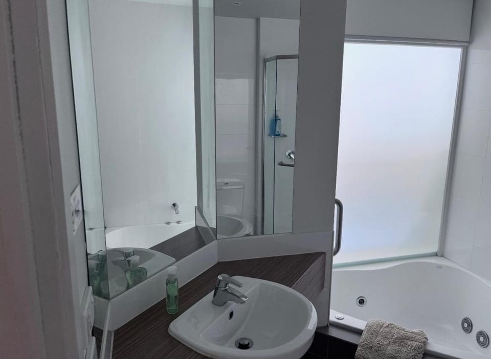Centre Of Cowes - The Waves Apartment in Cowes