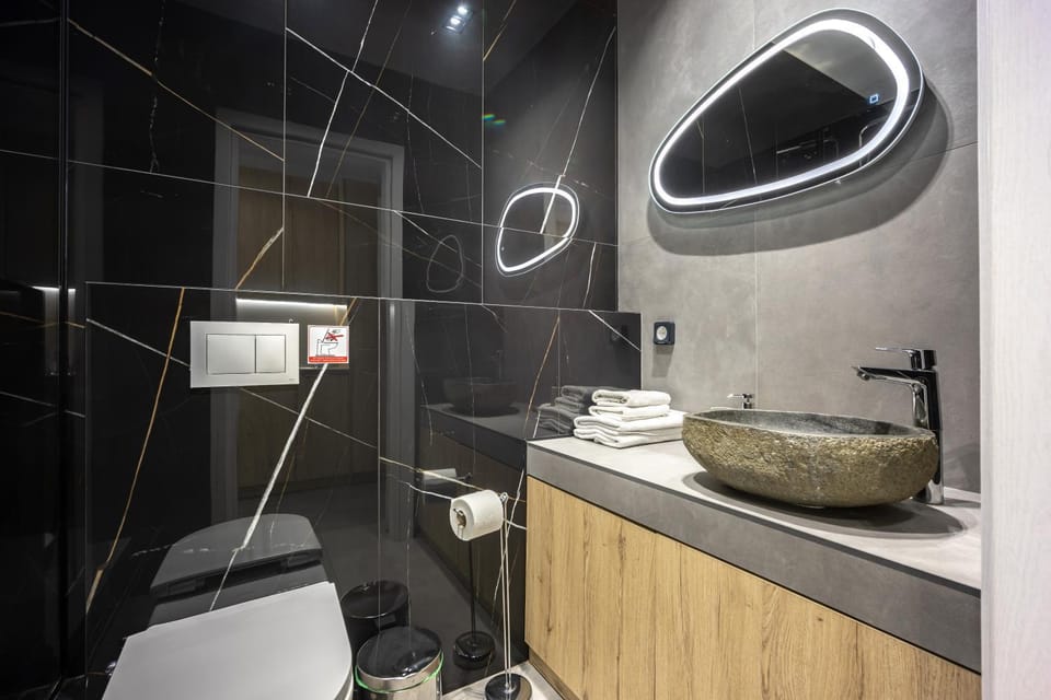 Shower, Toilet