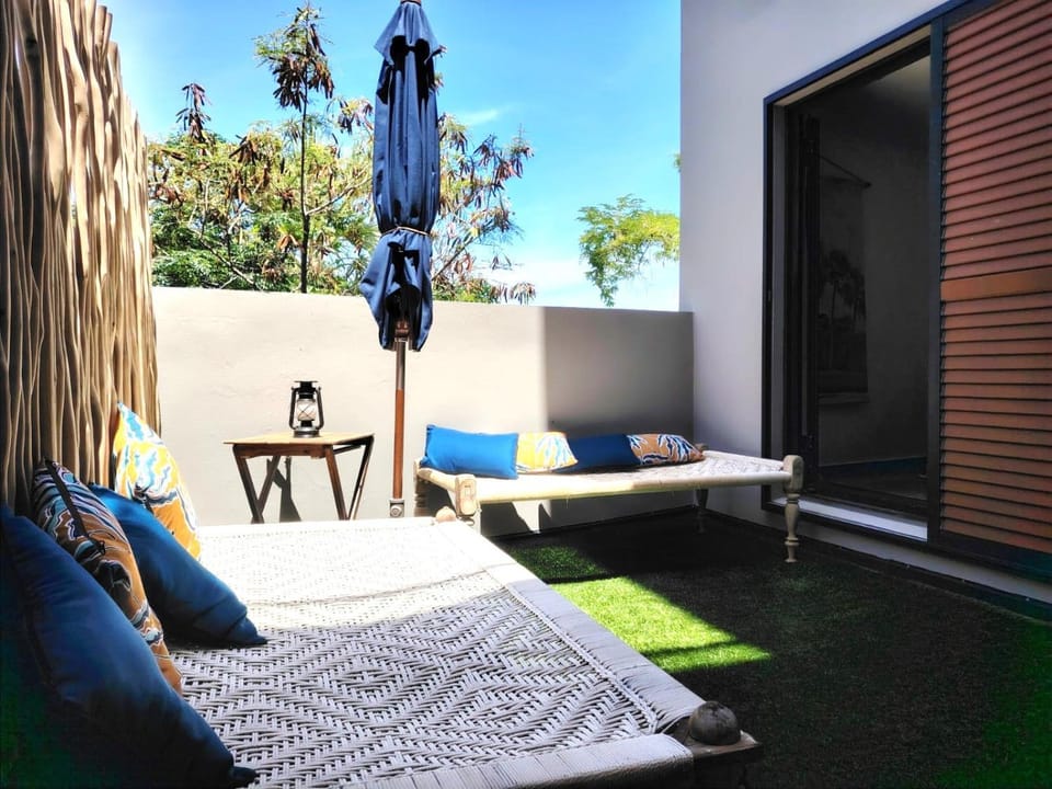Day, Balcony/Terrace, sunbed