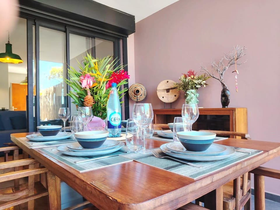 Seating area, Dining area