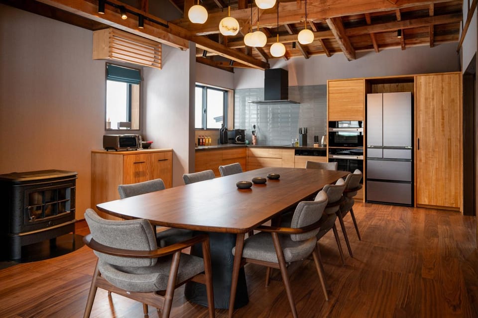 Dining area, kitchen