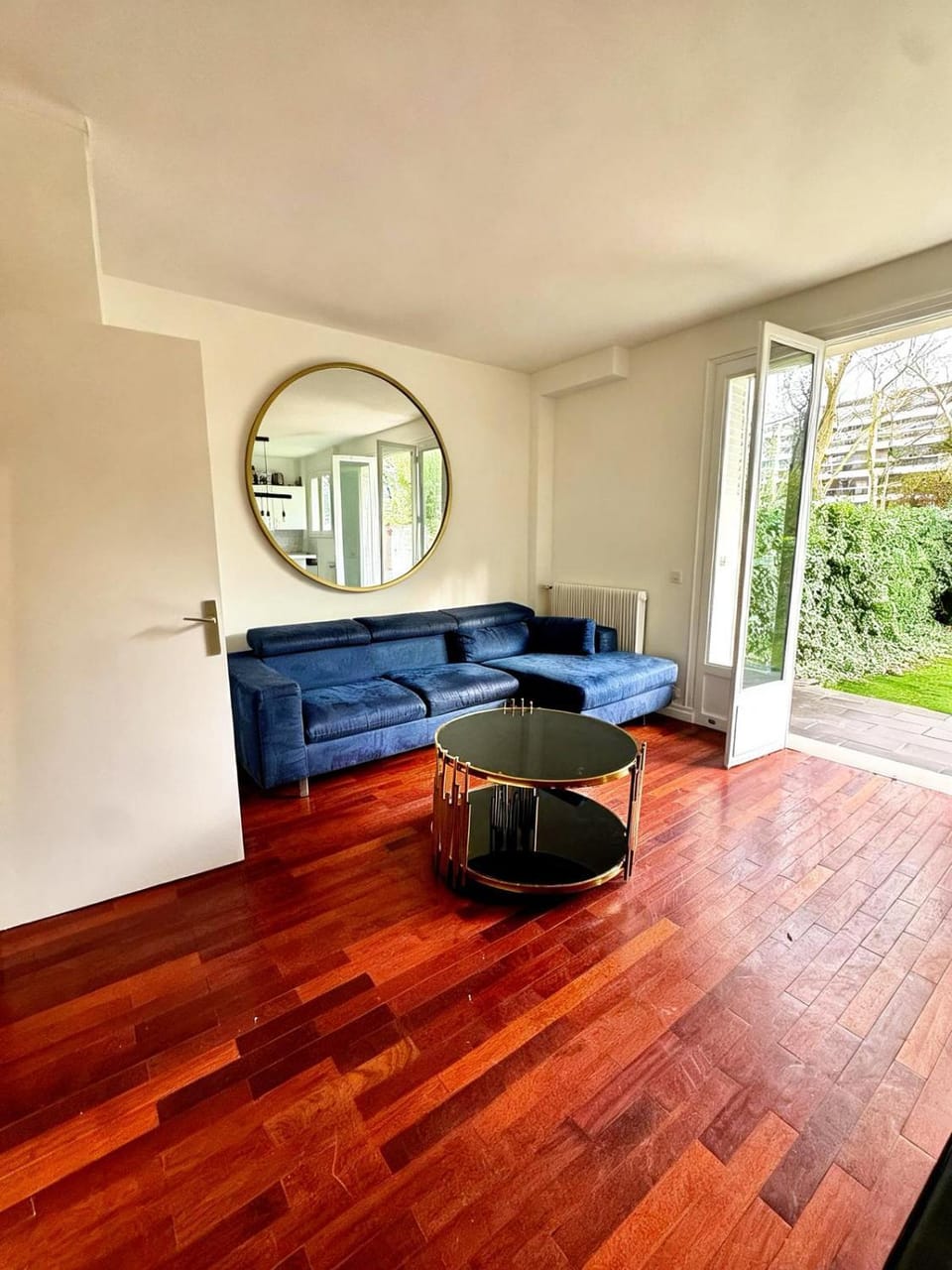 Exceptional apartment with private garden Apartment in Levallois-Perret