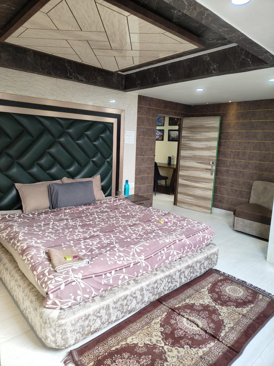 Daddy Homestay Luxury Apartment Near Mg Marg 4 bhk Apartment in India
