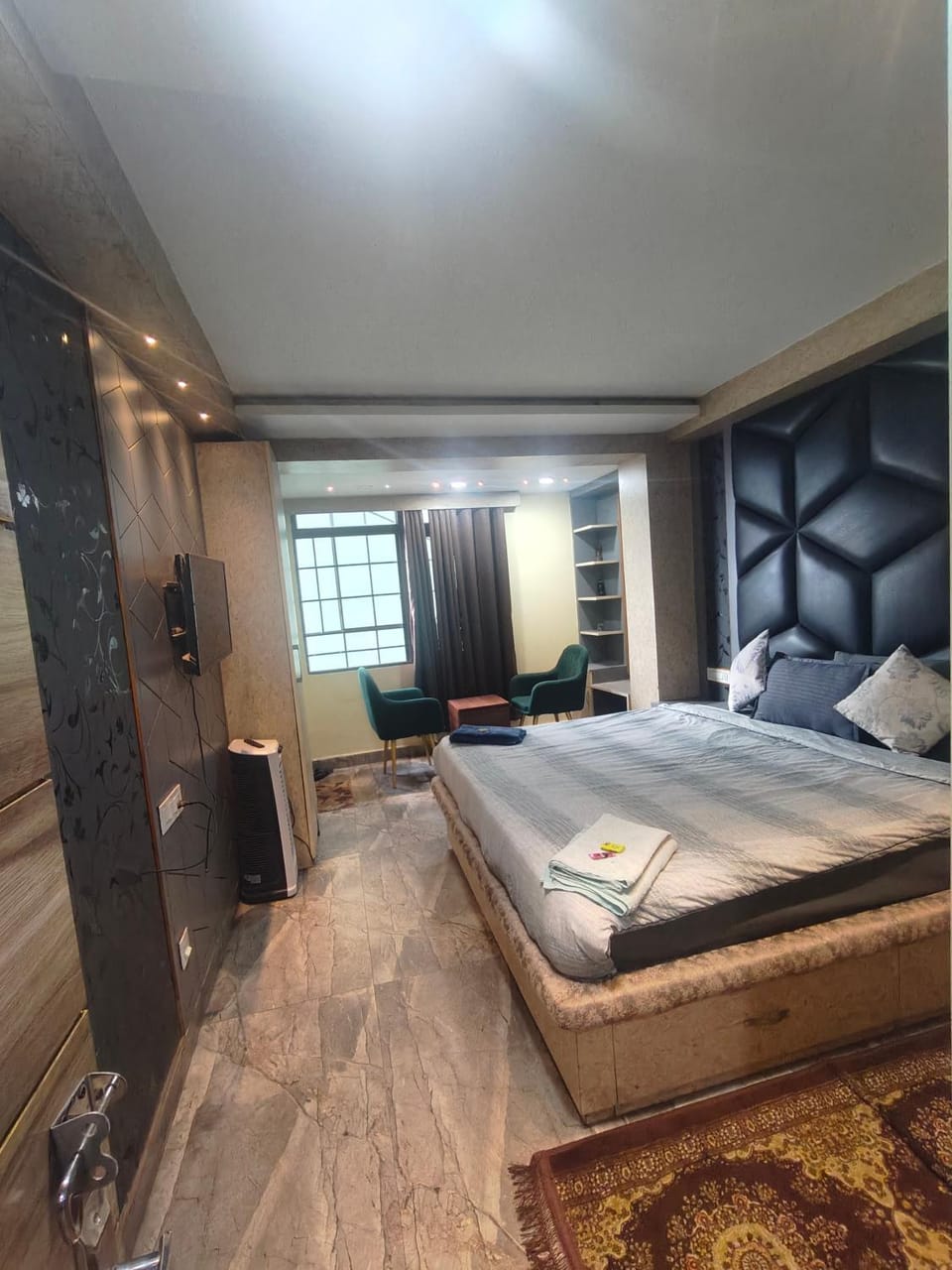 Daddy Homestay Luxury Apartment Near Mg Marg 4 bhk Apartment in India