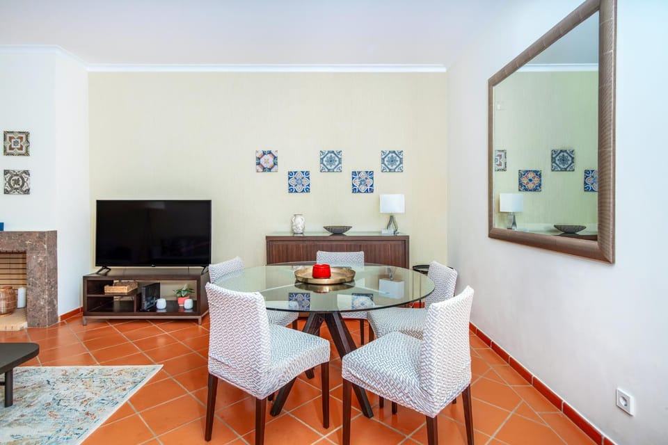 TV and multimedia, Dining area