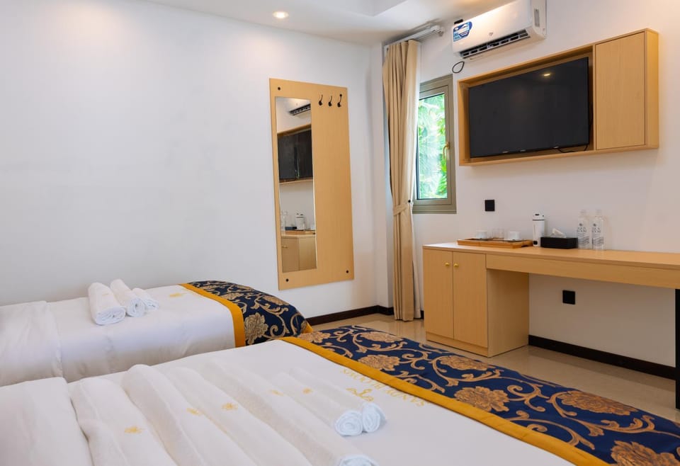 TV and multimedia, Photo of the whole room, Bedroom, towels, air conditioner