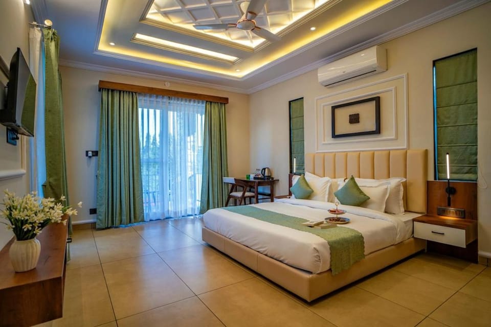 Luxury 10BHK Private Pool Villa - The Ruby Retreat by Ozy Stays Villa in Himachal Pradesh