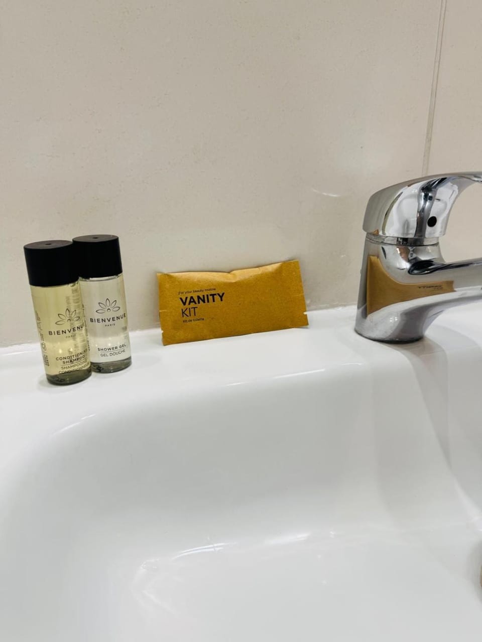 Modern studio in Clichy, quick access to Paris Apartment in Clichy