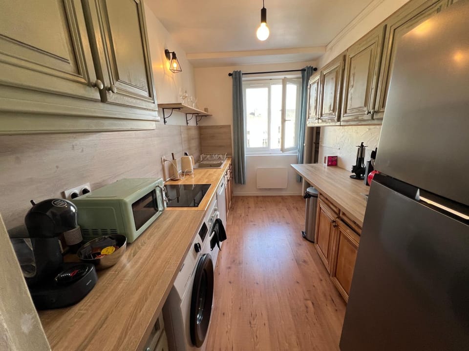 Kitchen or kitchenette, Dining area, dishwasher, oven, stove