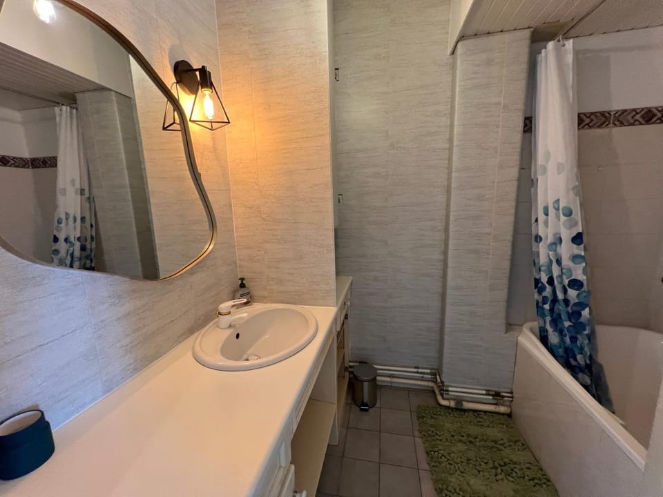 Bathroom, Bath