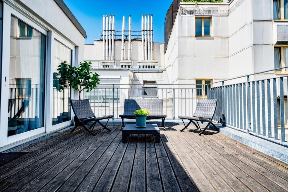 Viennas Mariahilfer Mile - Terrace Hideaway Apartment in Vienna