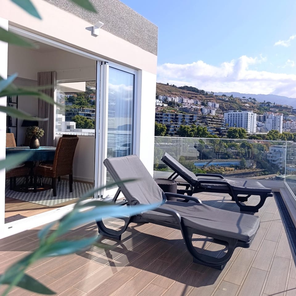 Natural landscape, View (from property/room), Balcony/Terrace, sunbed