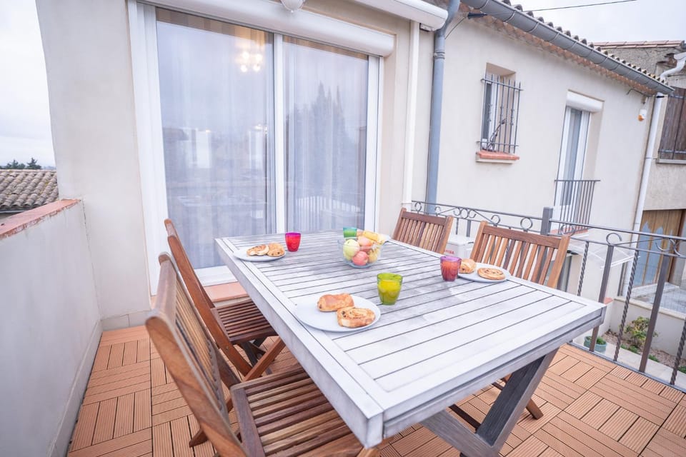 Patio, Day, Balcony/Terrace, Food and drinks, Dining area