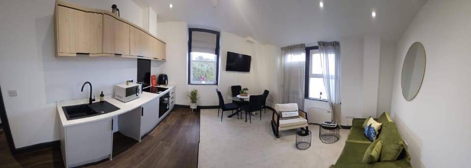 Communal lounge/ TV room, TV and multimedia, Kitchen or kitchenette, Living room, Seating area, Dining area, Evening entertainment