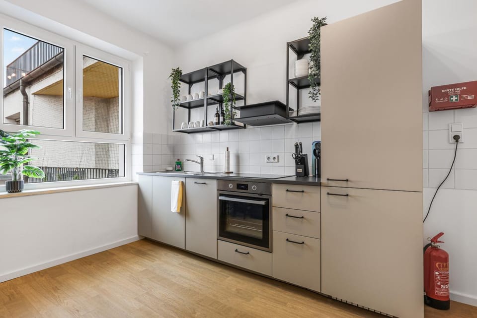Coffee/tea facilities, dishwasher, microwave, stove, toaster, kitchen