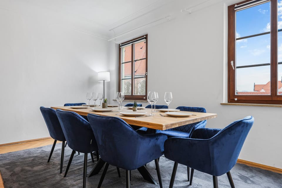 Dining area, Food