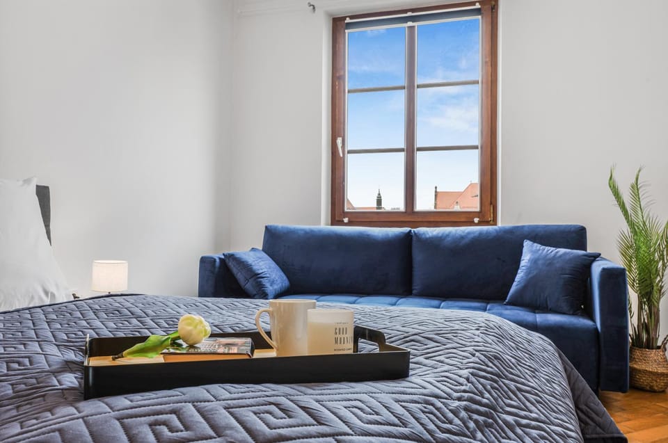 Bedroom, City view