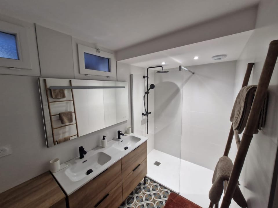 Shower, Bathroom