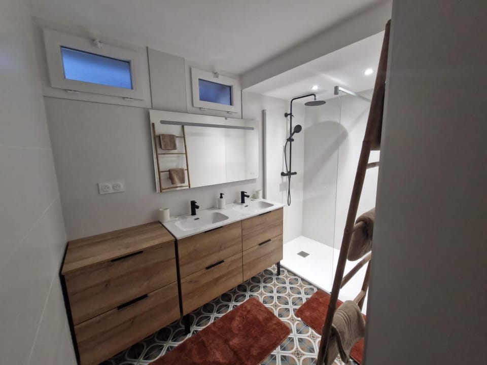Shower, Bathroom