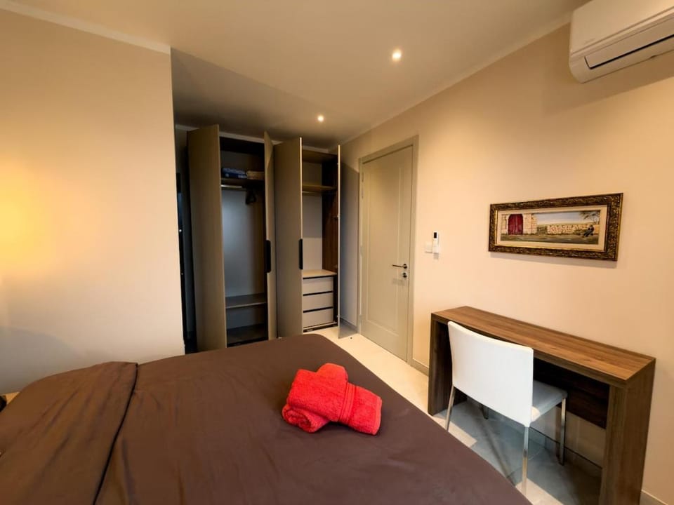 New penthouse near airport, with outdoor bbq area Apartment in Malta